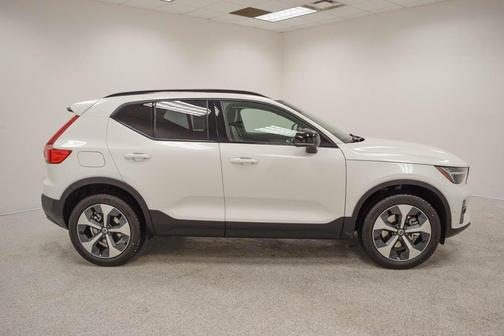 Crystal White 2026 Volvo XC40 B5 Plus