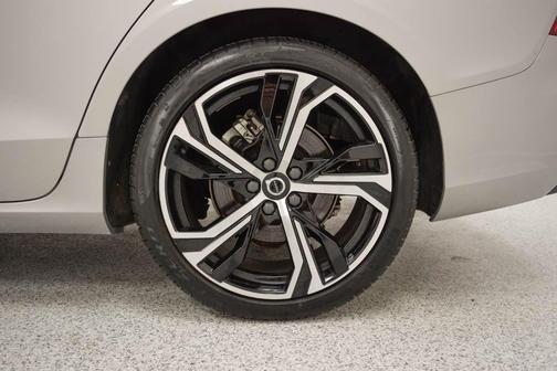 2024 Volvo S60 B5 Core Dark Theme