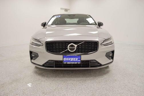 2024 Volvo S60 B5 Core Dark Theme