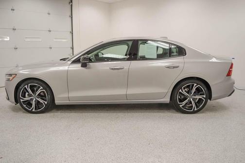 2024 Volvo S60 B5 Core Dark Theme