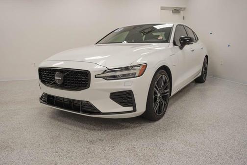 2023 Volvo S60 Recharge Plug-In Hybrid T8 Plus Black Edition
