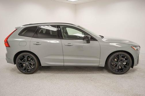 2026 Volvo XC60 B5 Ultra Black Edition