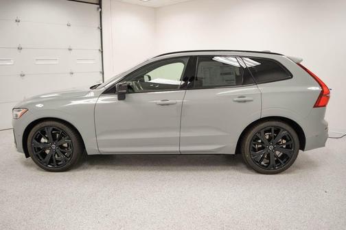 2026 Volvo XC60 B5 Ultra Black Edition