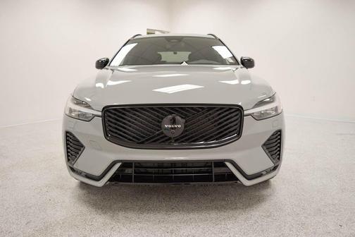 2026 Volvo XC60 B5 Ultra Black Edition