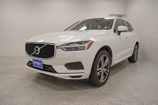 White 2020 Volvo XC60 T5 Momentum