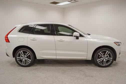 White 2020 Volvo XC60 T5 Momentum
