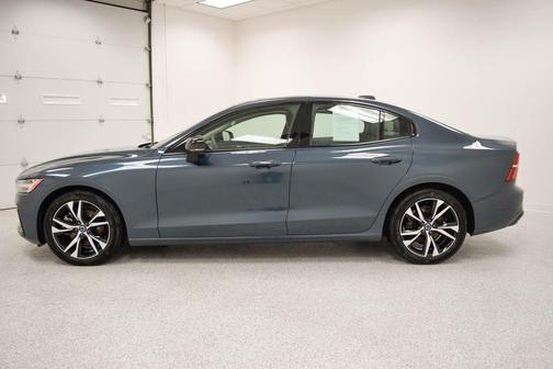 2024 Volvo S60 B5 Plus Dark Theme