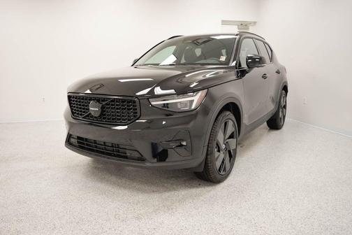 2026 Volvo XC40 B5 Ultra Black Edition