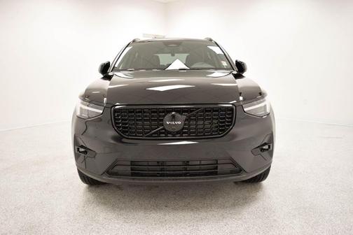 2026 Volvo XC40 B5 Ultra Black Edition