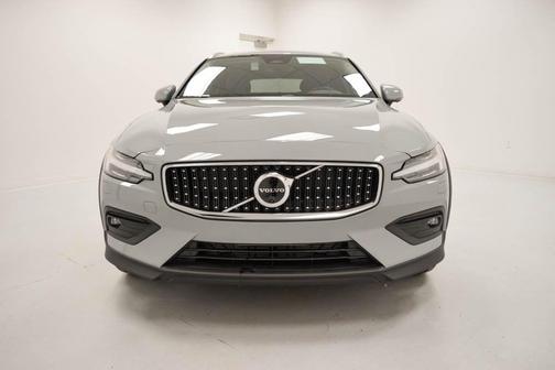 2025 Volvo V60 Cross Country B5 Ultra