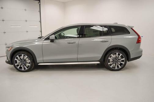 2025 Volvo V60 Cross Country B5 Ultra