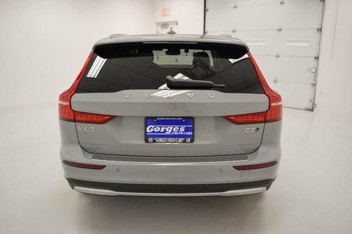 2025 Volvo V60 Cross Country B5 Ultra