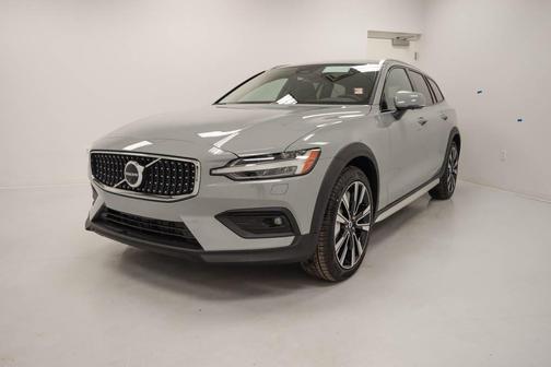 2025 Volvo V60 Cross Country B5 Ultra