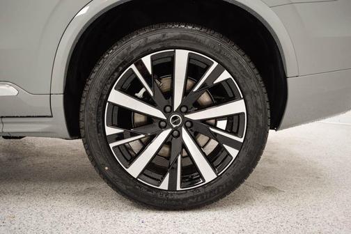 2026 Volvo XC90 B5 Core