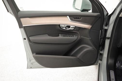 2026 Volvo XC90 B5 Core