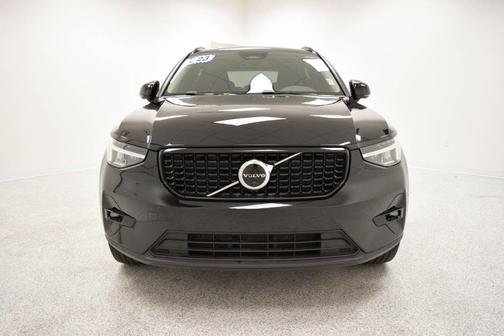 2023 Volvo XC40 B5 Ultimate Dark Theme
