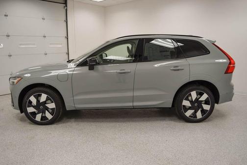 2025 Volvo XC60 Plug-In Hybrid T8 Plus