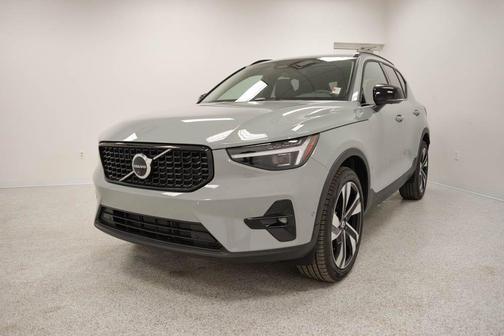 Vapour Grey 2026 Volvo XC40 B5 Ultra