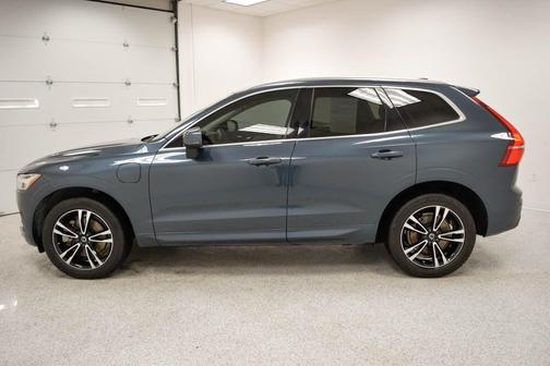 2020 Volvo XC60 Recharge Plug-In Hybrid T8 Momentum