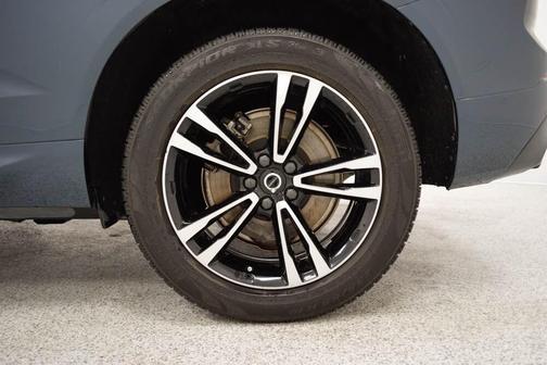 2020 Volvo XC60 Recharge Plug-In Hybrid T8 Momentum