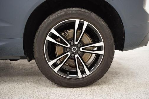 2020 Volvo XC60 Recharge Plug-In Hybrid T8 Momentum