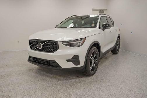 2026 Volvo XC40 B5 Core