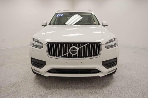 2022 Volvo XC90 T6 Momentum 7 Passenger