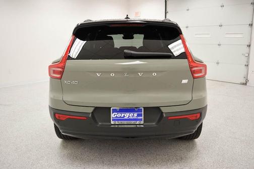 2021 Volvo XC40 Recharge Pure Electric P8