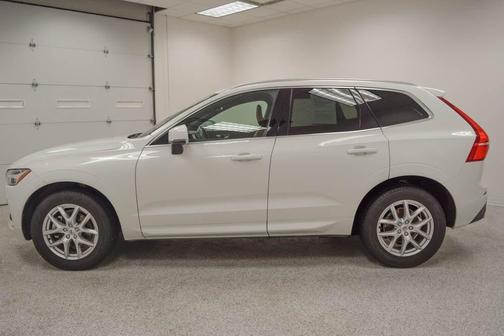 White 2020 Volvo XC60 T5 Momentum