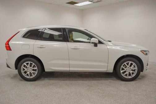 White 2020 Volvo XC60 T5 Momentum