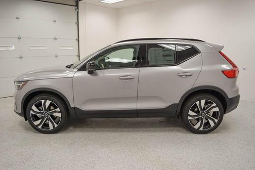 2026 Volvo XC40 B5 Ultra