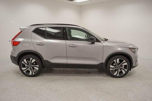 2026 Volvo XC40 B5 Ultra