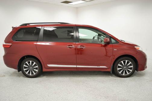 2019 Toyota Sienna 