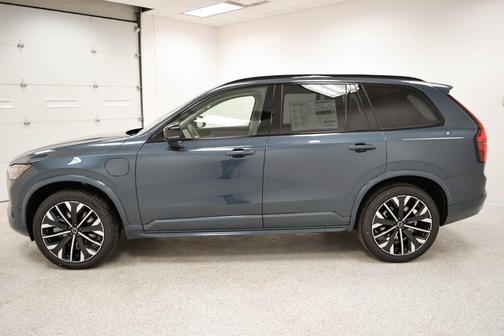 2026 Volvo XC90 Plug-In Hybrid T8 Ultra Dark Theme 7-Seater