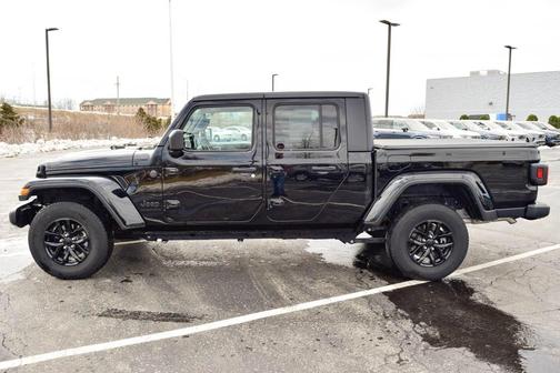 2023 Jeep Gladiator Sport