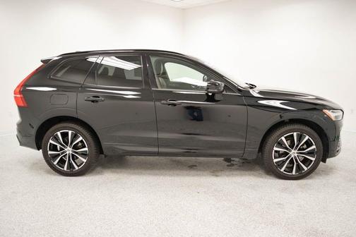 2023 Volvo XC60 B5 Plus Dark Theme