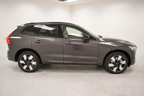 2025 Volvo XC60 Plug-In Hybrid T8 Plus