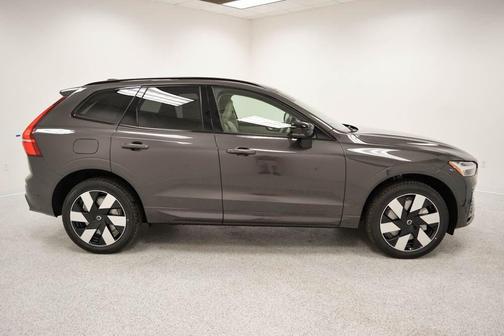 2025 Volvo XC60 Plug-In Hybrid T8 Plus