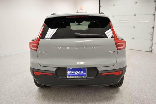 2026 Volvo XC40 B5 Plus