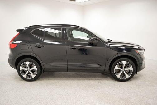 2023 Volvo XC40 B5 Plus Dark Theme