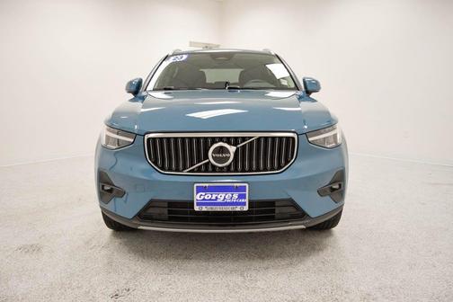 2023 Volvo XC40 B5 Plus Bright Theme