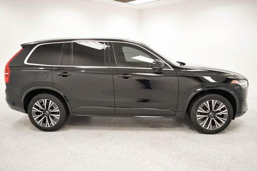 2022 Volvo XC90 T6 Momentum 7 Passenger