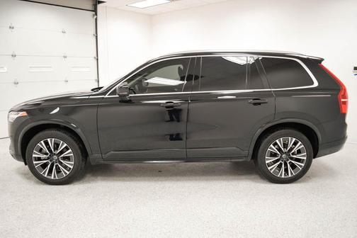2022 Volvo XC90 T6 Momentum 7 Passenger