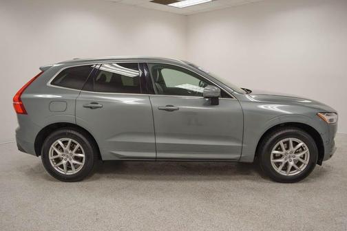 Gray 2019 Volvo XC60 T5 Momentum