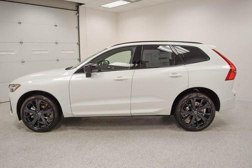 2026 Volvo XC60 B5 Ultra Black Edition