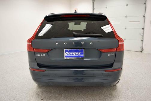 2022 Volvo XC60 B5 Momentum