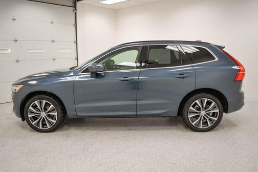 2022 Volvo XC60 B5 Momentum