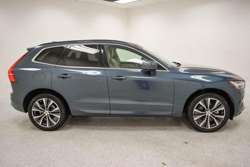 2022 Volvo XC60 B5 Momentum