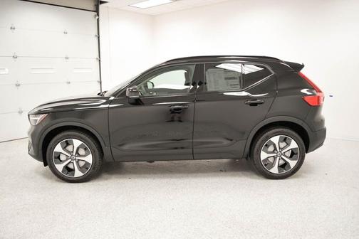 Onyx Black 2026 Volvo XC40 B5 Plus
