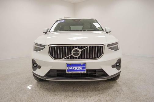2023 Volvo XC40 B5 Ultimate Bright Theme
